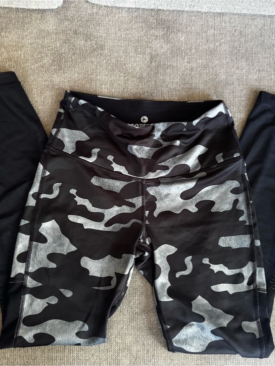 90 Degree By Reflex Pants - 90 Degree By Reflex Black & Gray Camo Leggings